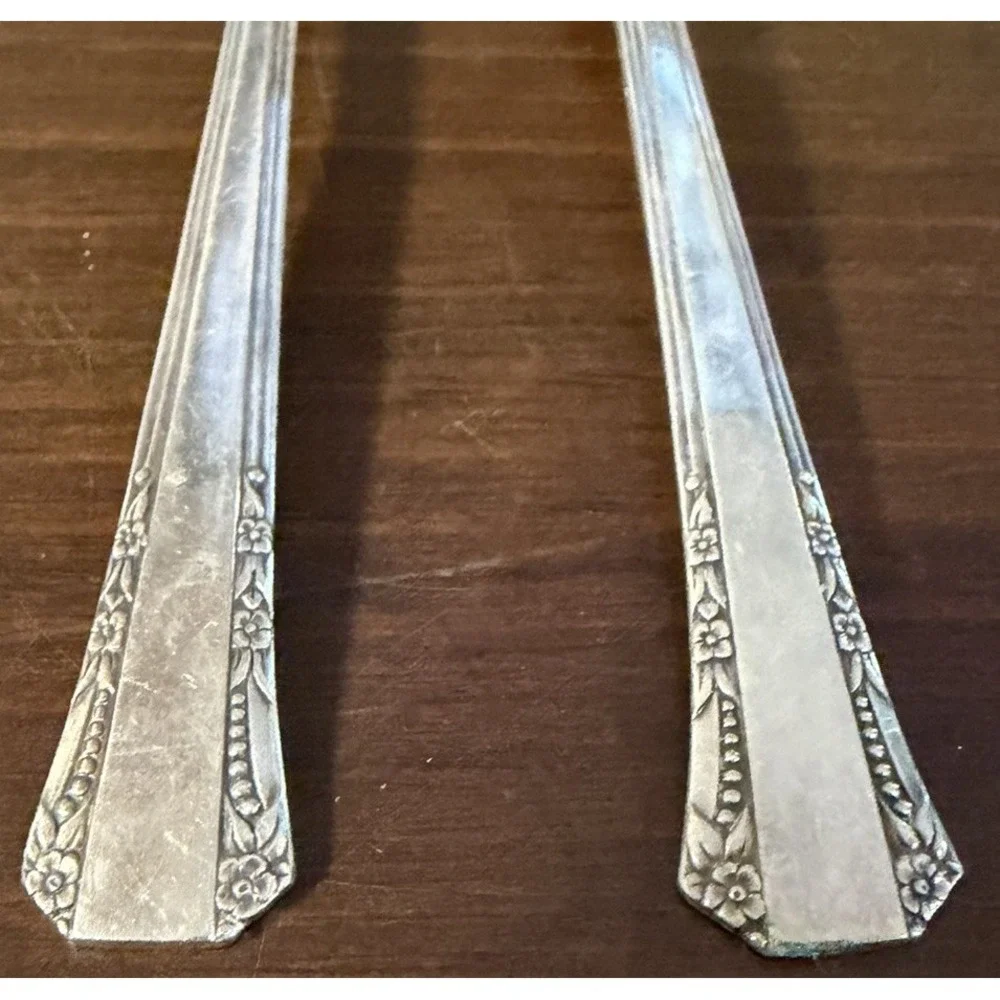 Oneida 1881 Rogers Floral Queen Silverplate Master Butter Knife Sugar Spoon